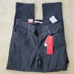 NWT Women's Levi classic mid-rise skinny jeans